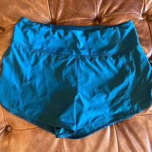 Athleta Run with It short- size M